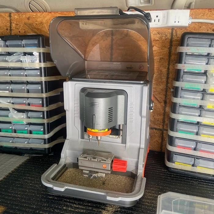 3D Automatic Key cutting Machine