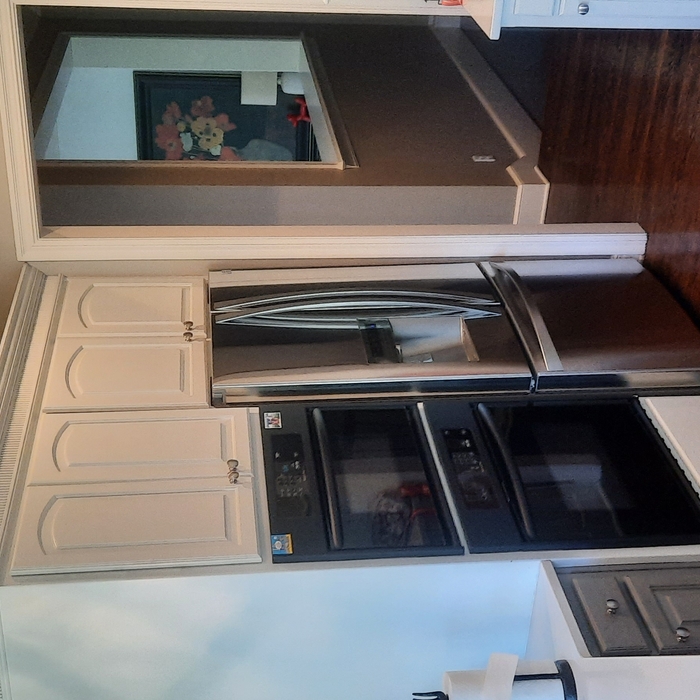 Fridge/Oven Area