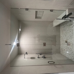 Frameless shower