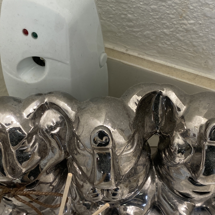 1/2 Bathroom