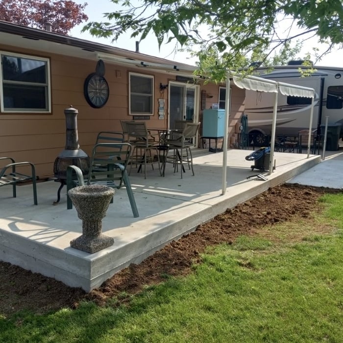 Thickened Edge Patio