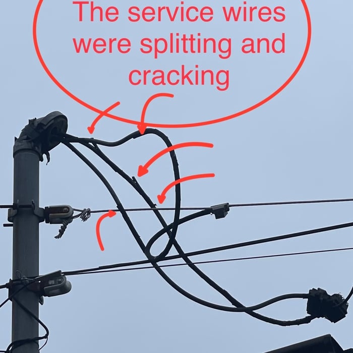 Expose/cracked/freed electrical service wire