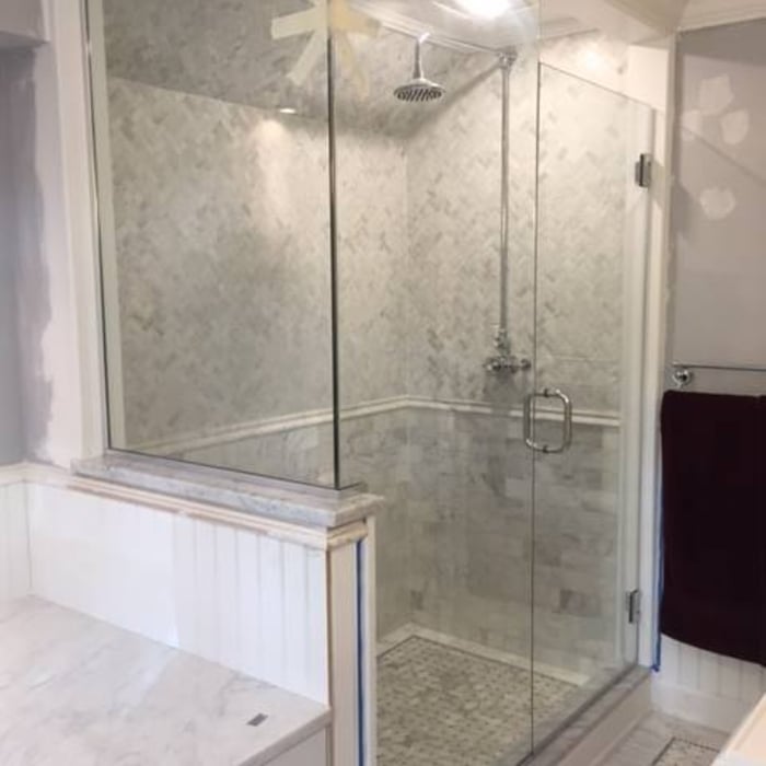 Frameless Corner Unit with Channel