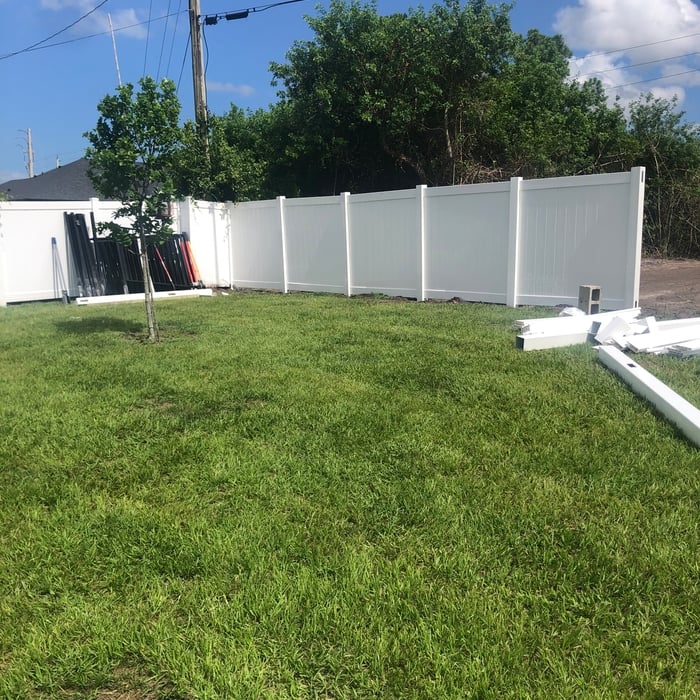 6' pvc fence build