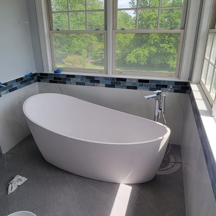 Double standing shower and tub