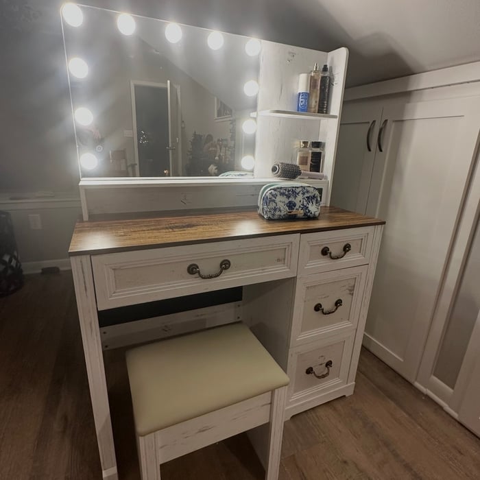 Furniture assembly