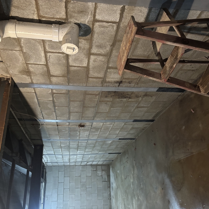 Foundation straps