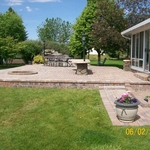 PAVER PATIO WITH PIZA WALL