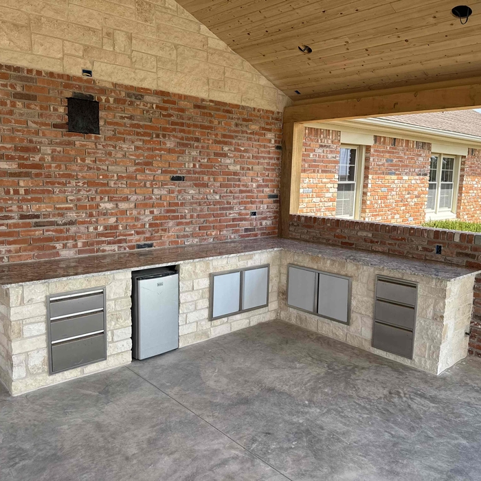 Full outdoor kitchen