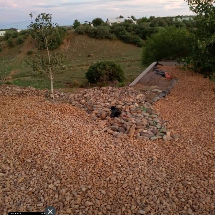 Decorative gravel,river rock and geo grid for driveway