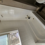 Tub and tile wainscoting