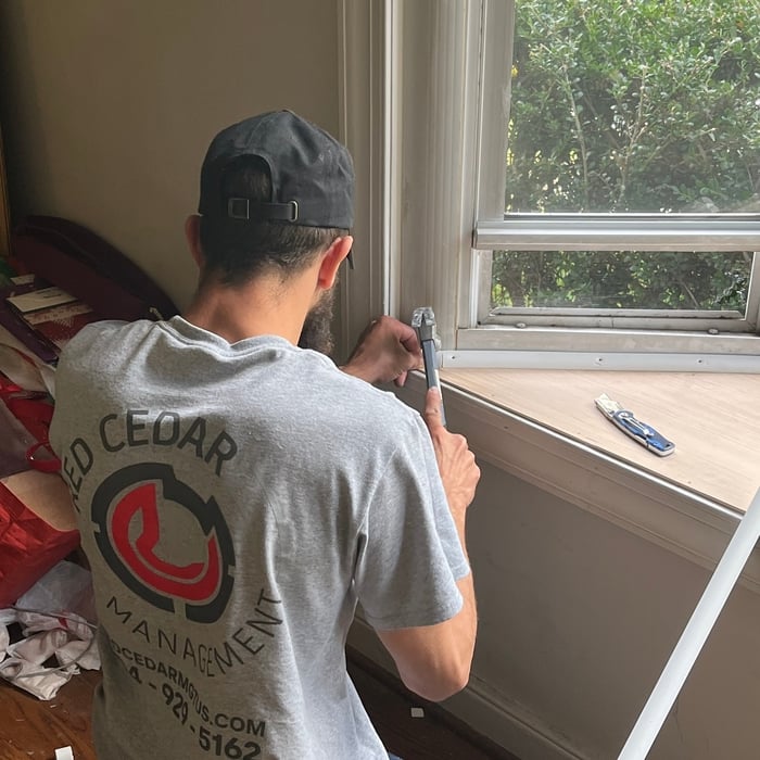 Handyman Services: Window Repair & Painting