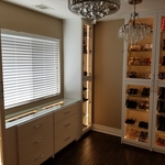 Showcase Shelves: Display your purses, shoes, and hats with pride.
Concealed Drawers: Keep your folded items neatly tucked away.
Glass Front Display Case: Perfect for your extra special showpieces, adding a touch of sophistication.
Double Jewelry Drawer: With a glass top and integrated lights, this feature offers a luxurious way to organize and display your jewelry collection.