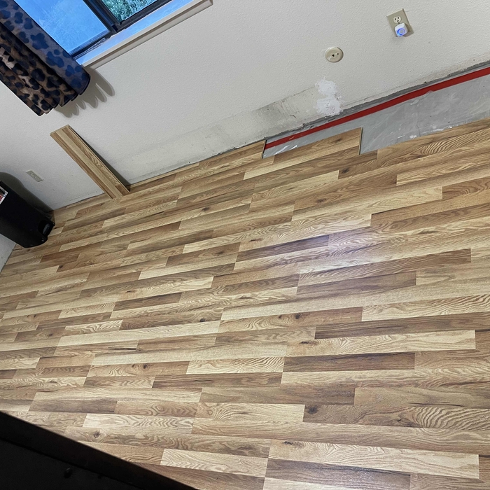 Entire house flooring installation (Laminated)