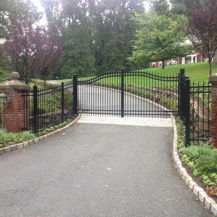 Aluminum Estate gate with majestic finials