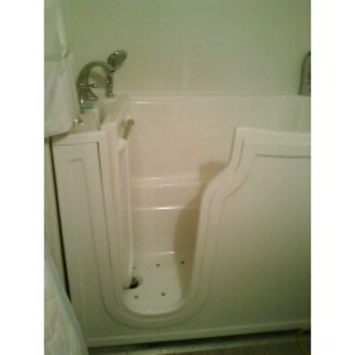 HANDICAPPED TUB
