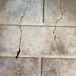 Cracked rear refractory panel