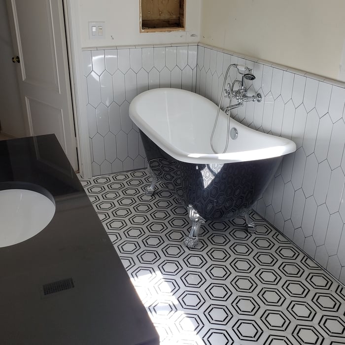New porcelain Clawfoot tub