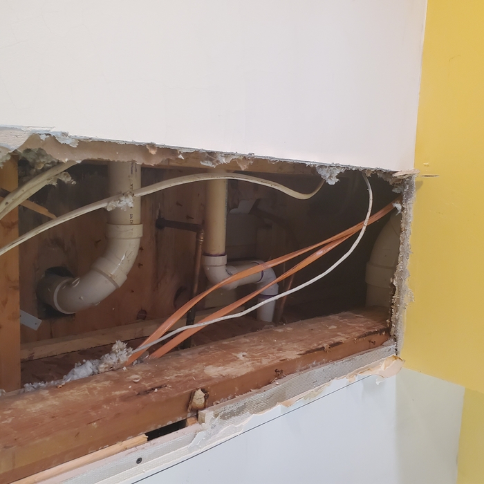Emergency plumbing service +