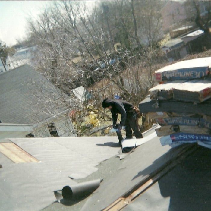 NEW ROOF CONSTRUCTION IN PROCESS