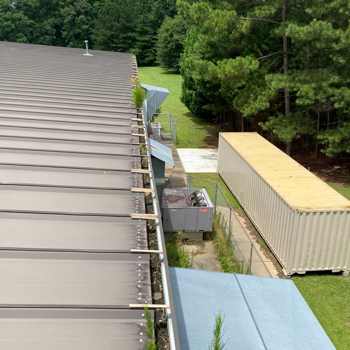 200+ ft of gutters