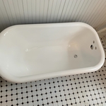 Claw foot tub