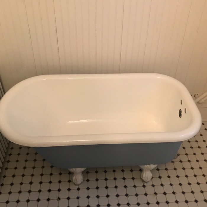 Claw foot tub