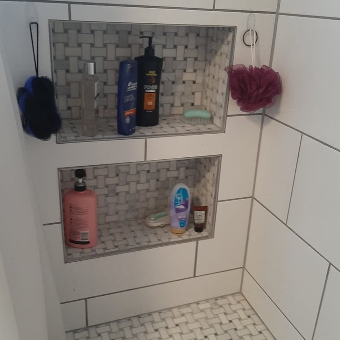 Shower niche