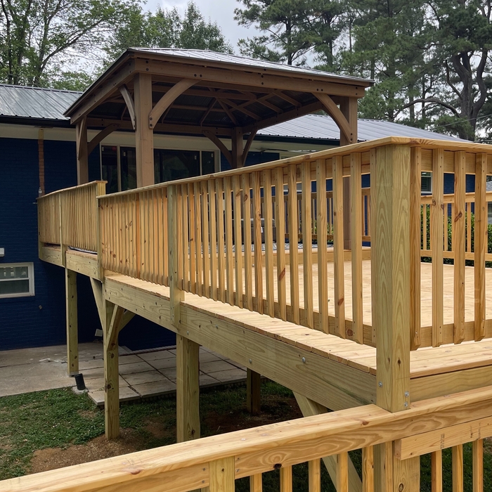 Quadruple deck with gazebo