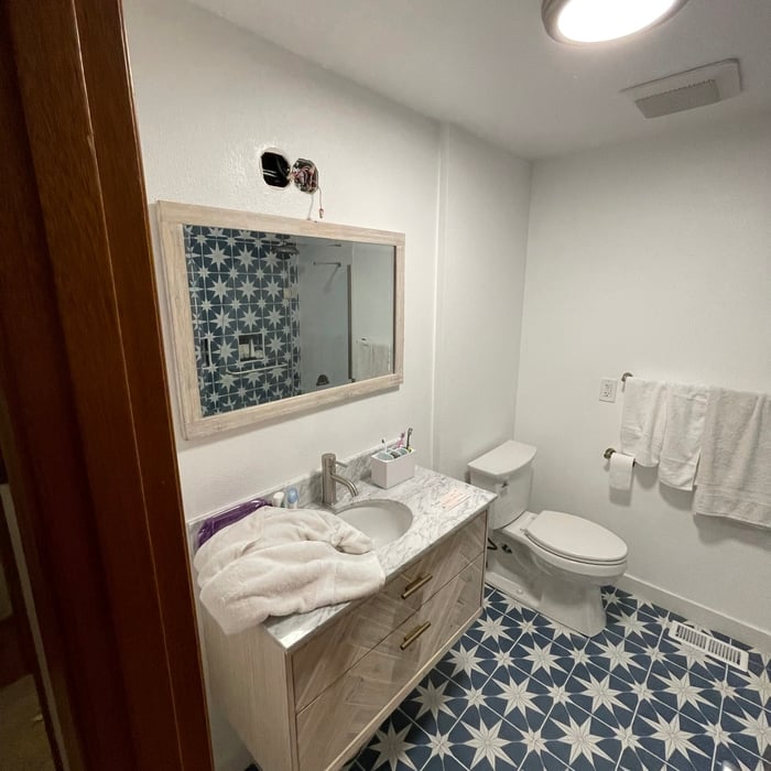 Slaff bathroom