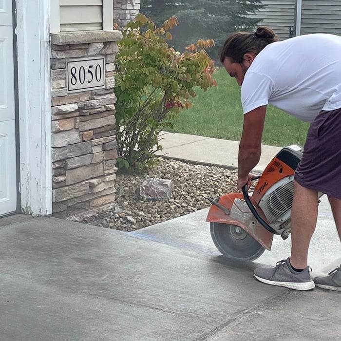 Saw cutting Apron