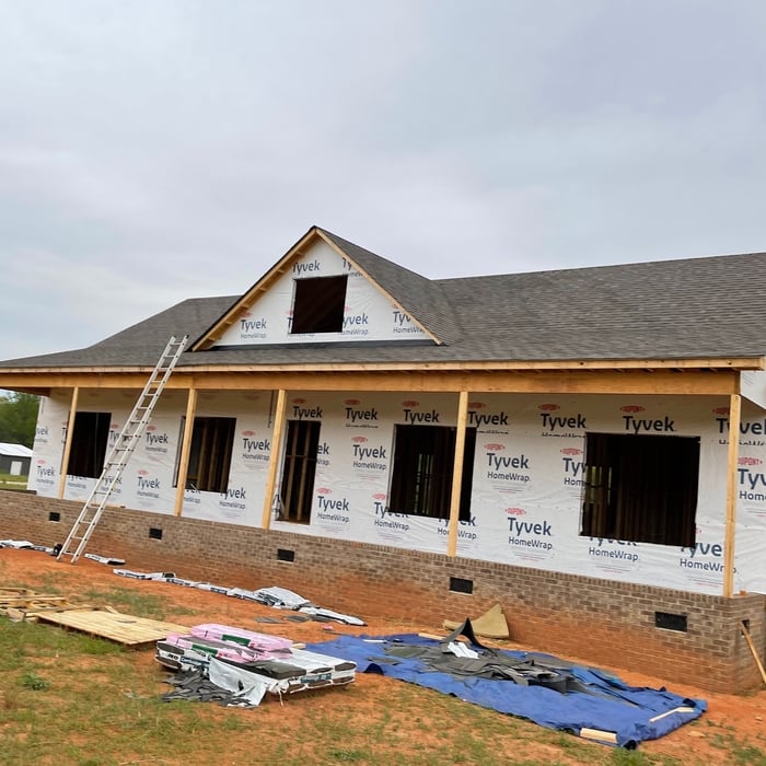Simple installation of roof on new construction