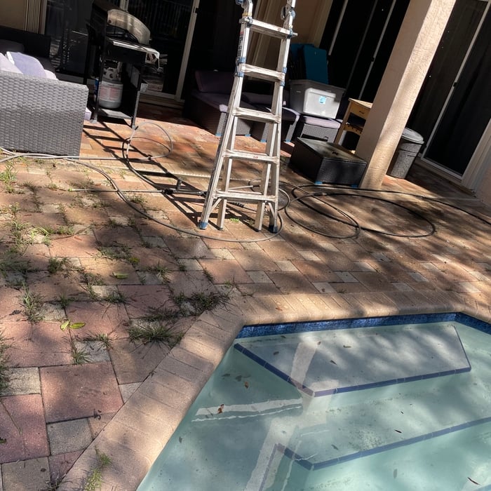 roof Cleaning, Window cleaning, Wall cleaning, pressure washing drive way, pressure patio, sand and sealer