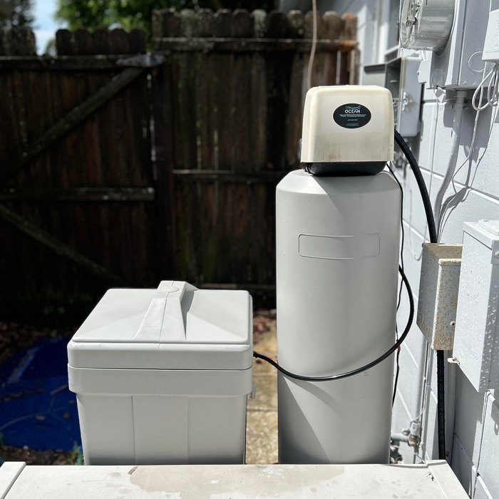 Whole House Water Softener W/ Salt Tank