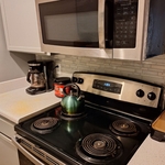 Stove, countertop, microwave clean