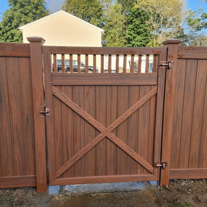 Cedar wood grain Manchester style closed spindle top gate. Copper hardware for gate.
