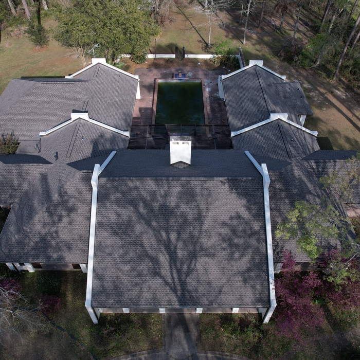 Beautiful looking home with new CertainTeed Shingles.