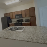 Limpieza de la cocina del apartamento