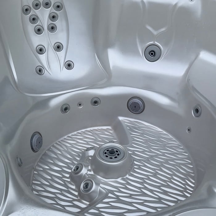 Hot tub deep cleaning