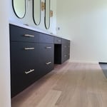 Beautiful contrast with the tile and hardwood in the primary.