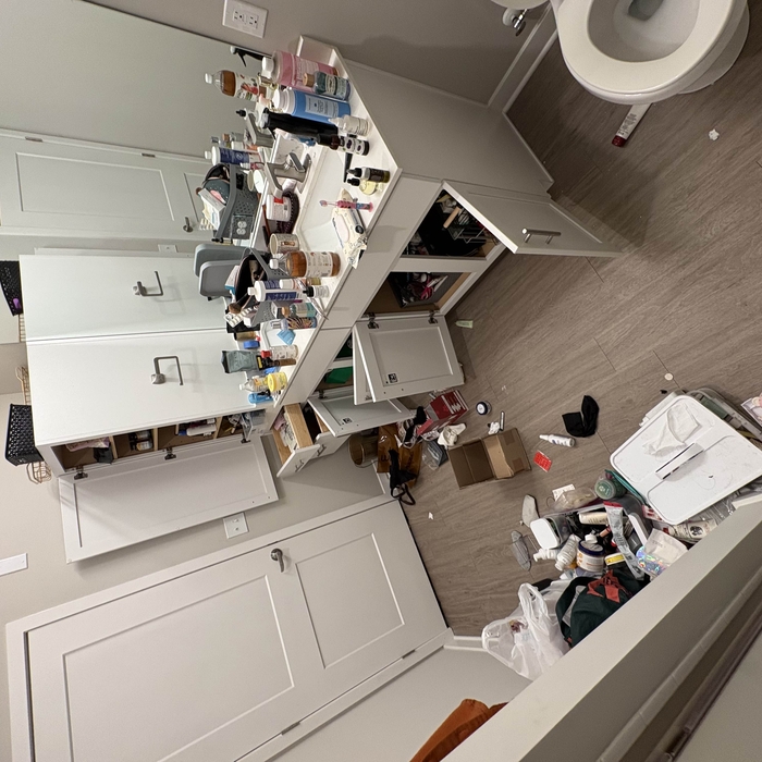 Bathroom deep clean