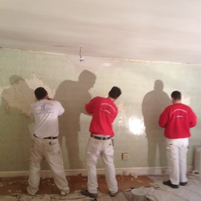 Stripping wallpaer