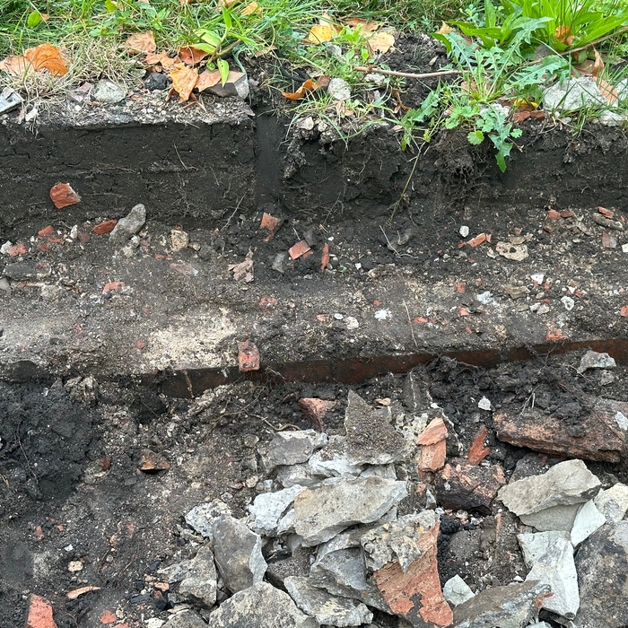 No footing and uneven level.
