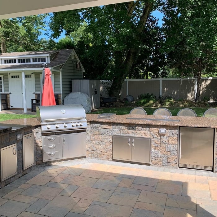 Outdoor Grill Areas & Kitchens
