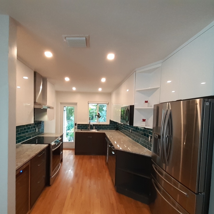 After Pics of a Kitchen Makeover by Visions.
Cabinet Refacing is an Affordable option to update your kitchen.
As you can see in our photos the level of detail of Perfection.