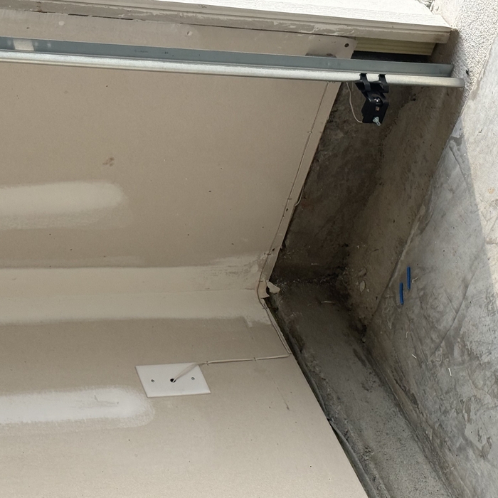 2220LM Garage door opener