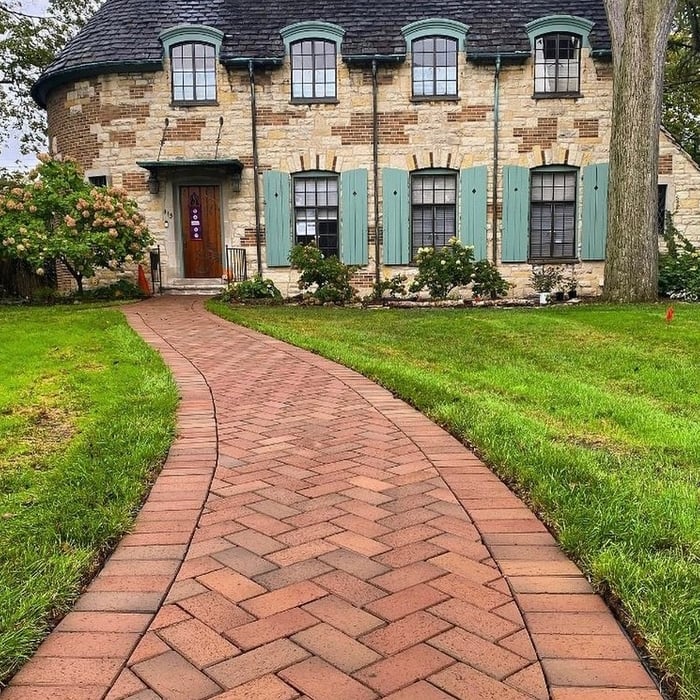 Pavor and brick work / Patio
