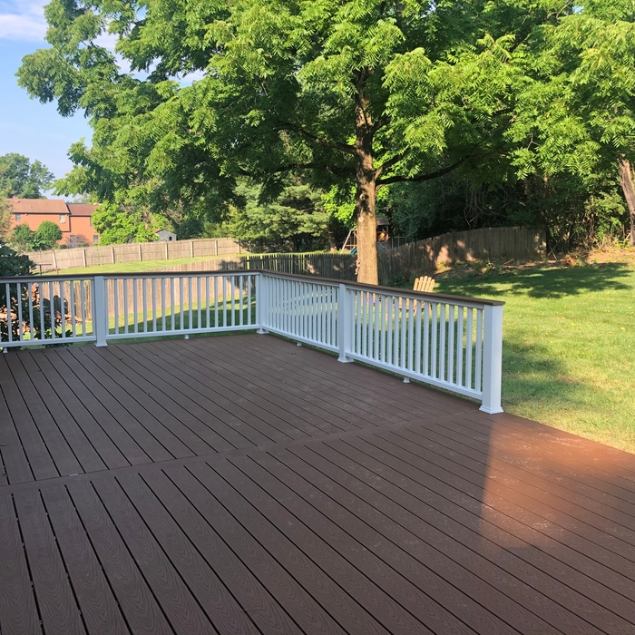 Finished deck built with Trex Select Solid in Saddle.