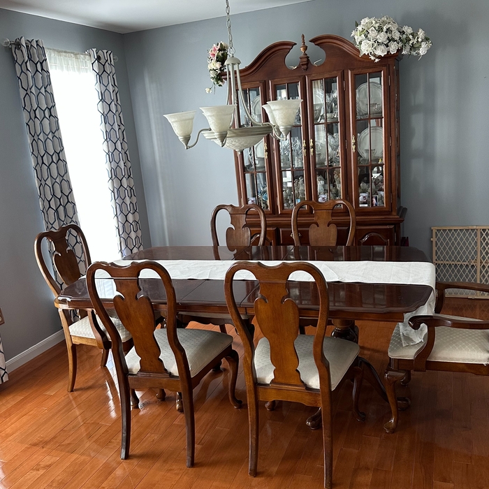 No more dust bunnies underneath your dining room table! We make sure to move all chairs and properly mop the floors as well as wipe down all surfaces. Making sure to tidy up the entire room once we are finished