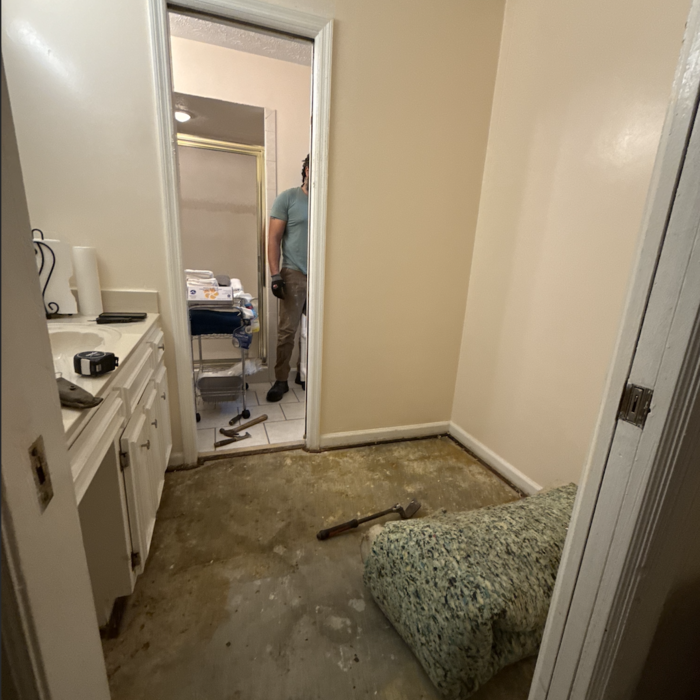 Broken Toilet, Cat 3
